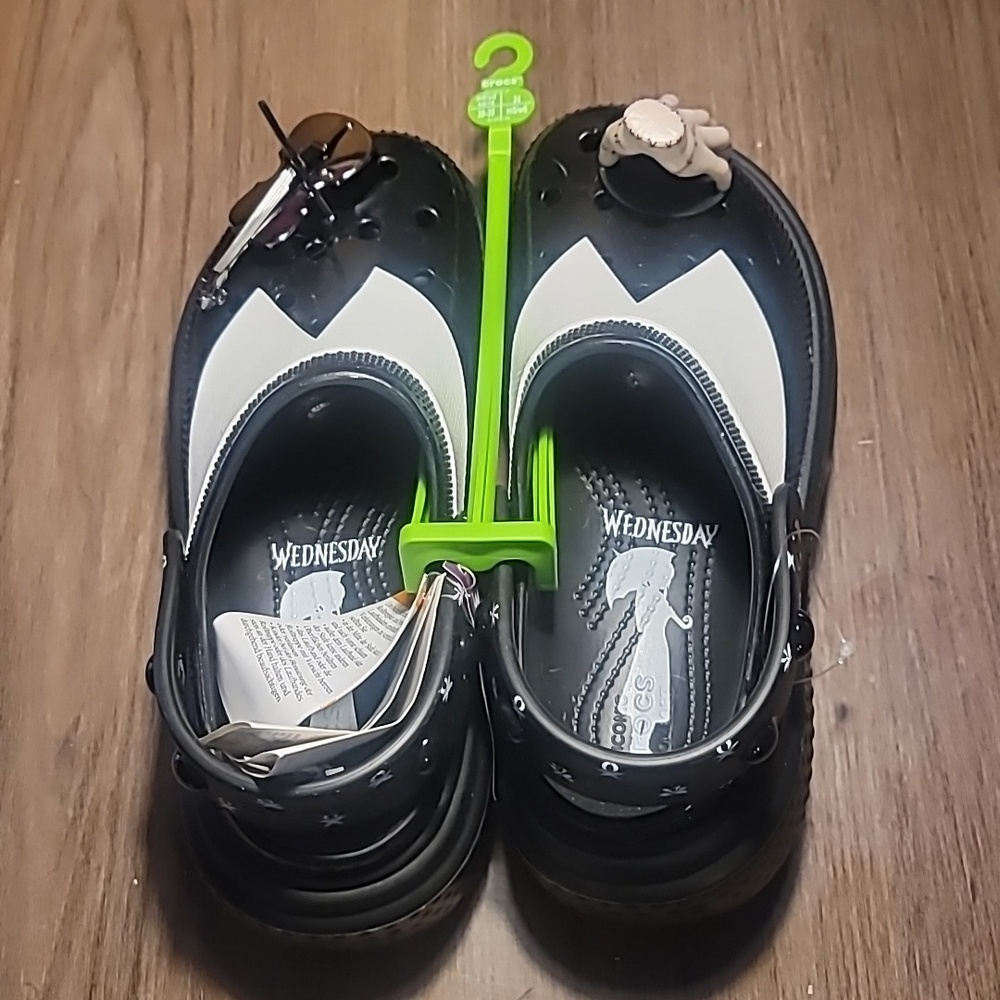 CROCS "WEDNESDAY" Adams SIZE 8 WOMAN'S NWT